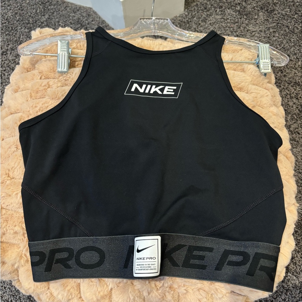 BRAND NEW🏋️♀️ Nike Pro Dri-FIT Crop Tank
Tag off but never worn, didn’t fit me - Picture 4 of 5